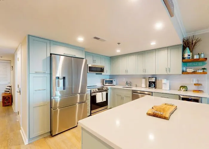Luxury Beachfront With Shared Indoor & Outdoor Pools Free Wifi & Ocean Views Holiday home