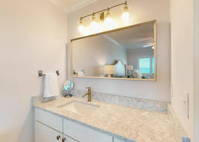 Holiday home Luxury Beachfront With Shared Indoor & Outdoor Pools Free Wifi & Ocean Views