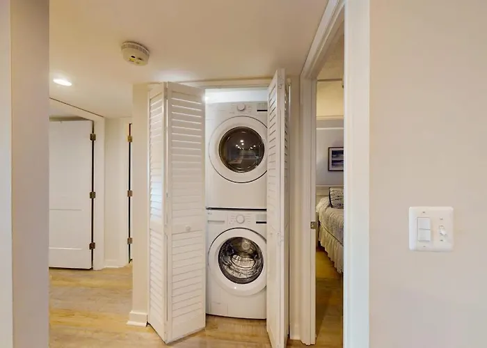 Luxury Beachfront With Shared Indoor & Outdoor Pools Free Wifi & Ocean Views * Ocean City